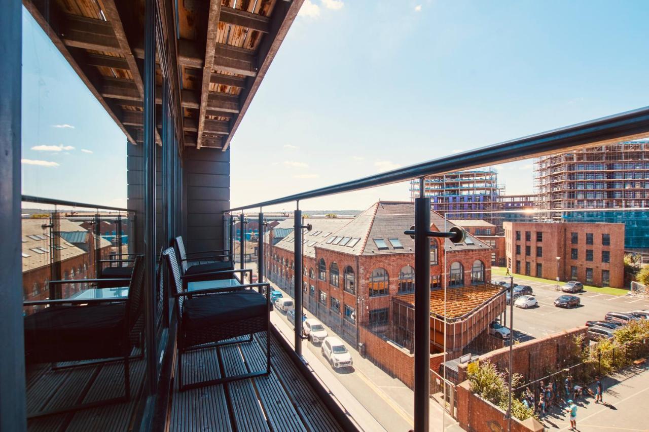 King Deluxe City Apt Large Balcony& Free Parking! Лидс Экстерьер фото