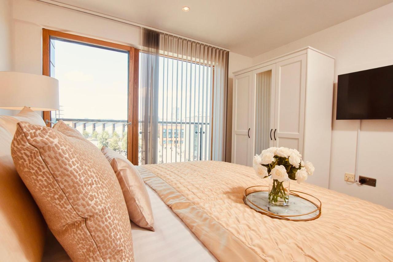 King Deluxe City Apt Large Balcony& Free Parking! Лидс Экстерьер фото