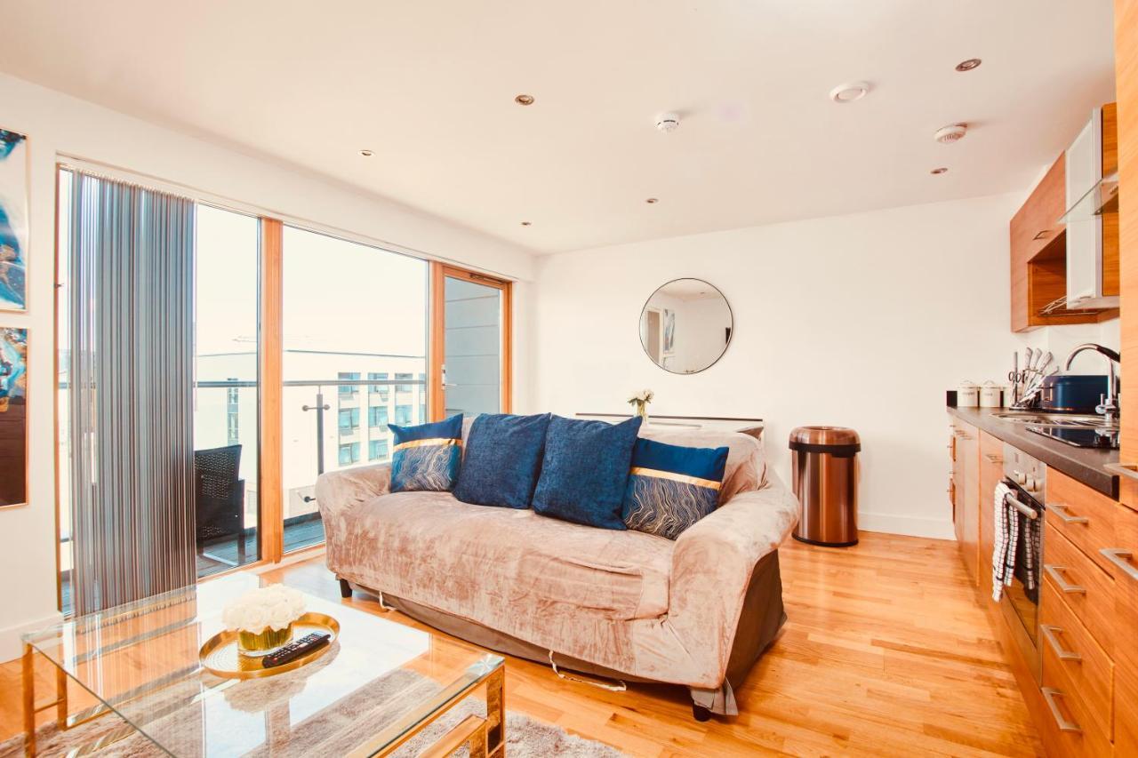 King Deluxe City Apt Large Balcony& Free Parking! Лидс Экстерьер фото