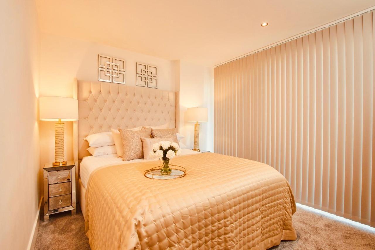 King Deluxe City Apt Large Balcony& Free Parking! Лидс Экстерьер фото
