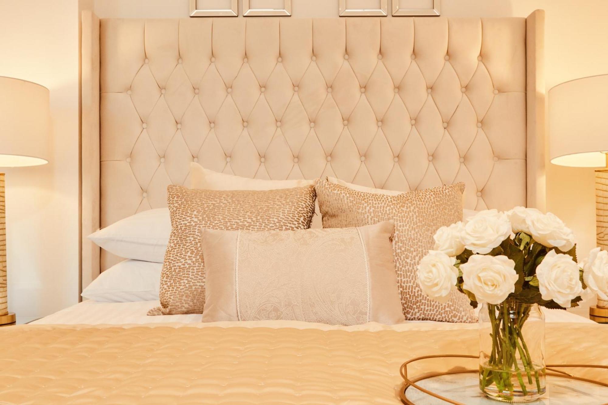 King Deluxe City Apt Large Balcony& Free Parking! Лидс Экстерьер фото